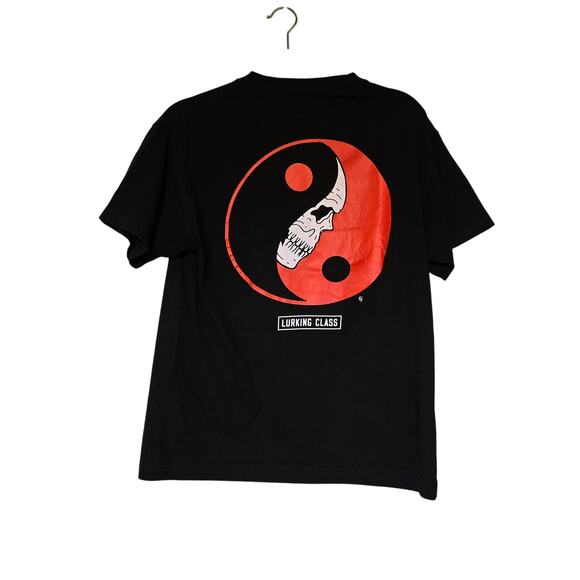 Lurking Class Unisex Sz M Yin Yang Skull Black Red Graphic Tee Punk Goth Skater - Picture 4 of 8